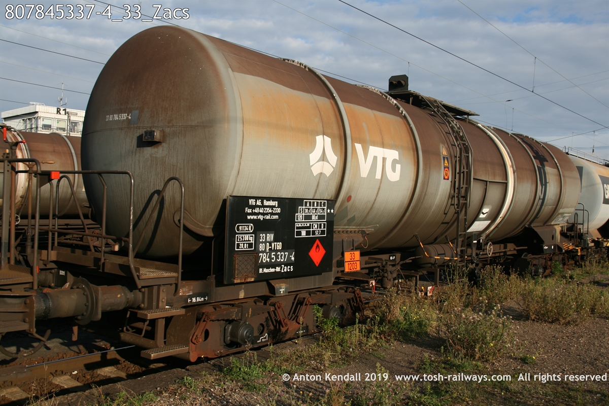 807845337-4_33_Zacs.JPG